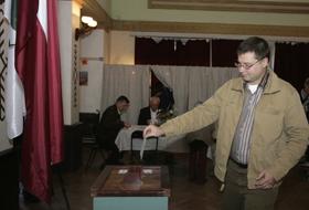 Premierul letonian Valdis Dombrovoskis şi-a exprimat votul &icirc;n cadrul alegerilor electorale.