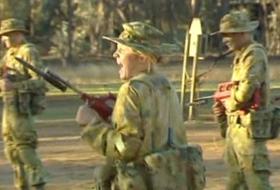 Femeile din armata australiană, pot să lupte pe front.