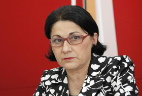 Ministru educaţiei, Ecaterina Andronescu.