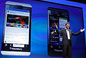 Directorul general Thorsten Heins a prezentat un model BlackBerry cu ecran tactil numit Z10.