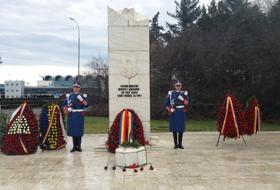 Comemorarea eroilor jandarmi la monumentul de la Aeropertul Otopeni.