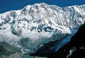V&acirc;rful Annapurna 1 (8.091 de metri) din munţii Himalaya, Nepal.