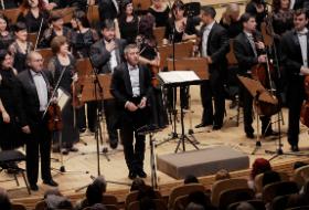 Orchestra Națională Radio dirijată de Tiberiu Soare.