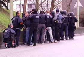 Poliția franceză pregătită să intervină.