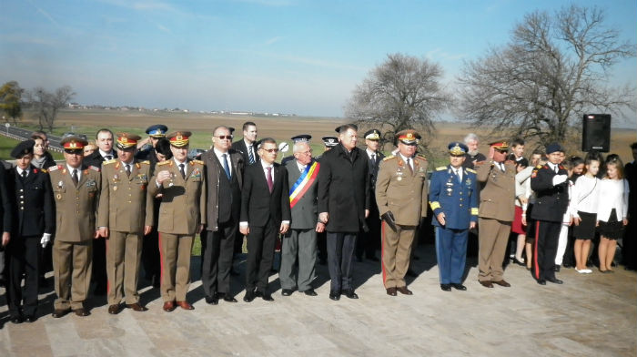 Ceremonial militar, &icirc;n prezenţa preşedintelui Rom&acirc;niei, şi a şefului Statului Major, Nicolae Ciucă.