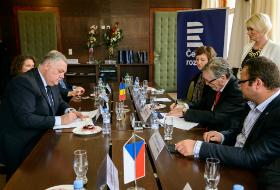 Acord de colaborare bilaterală &icirc;ntre Radio Rom&acirc;nia şi Radio Cehia.