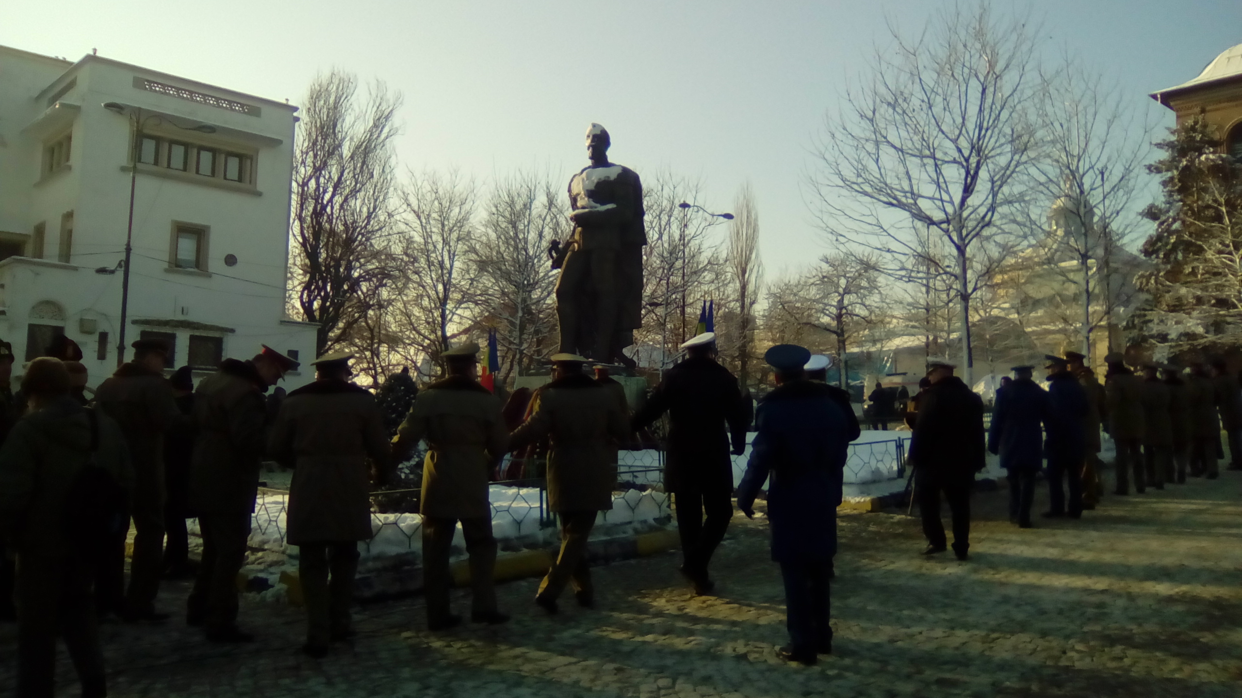 Hora Unirii &icirc;n jurul statuii lui Cuza, București, ianuarie 2016.