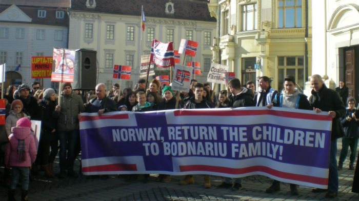 Sibiu, miting de solidaritate cu familiile Bodnariu, Nan şi Rădulescu din Norvegia.