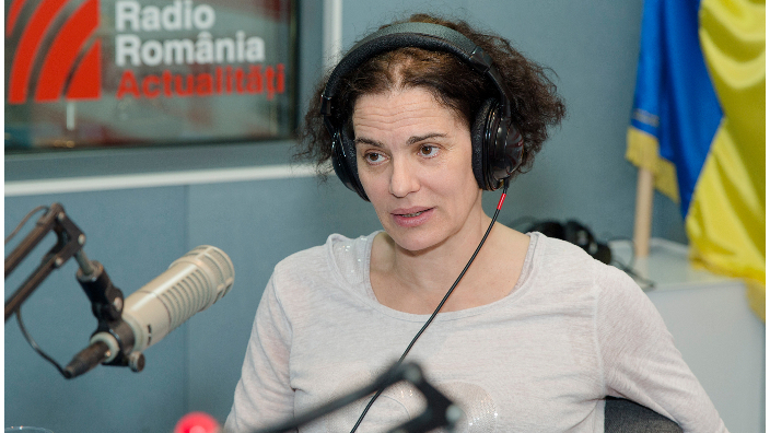 Maia Morgenstern &icirc;n studioul Radio Rom&acirc;nia Actualităţi.