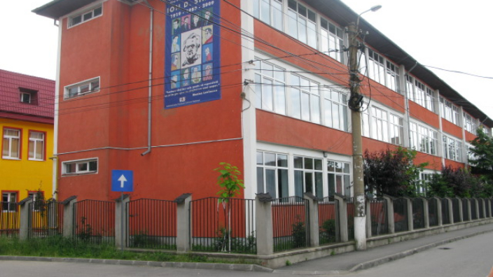 Școala gimnazială ID S&acirc;rbu din Petrila.