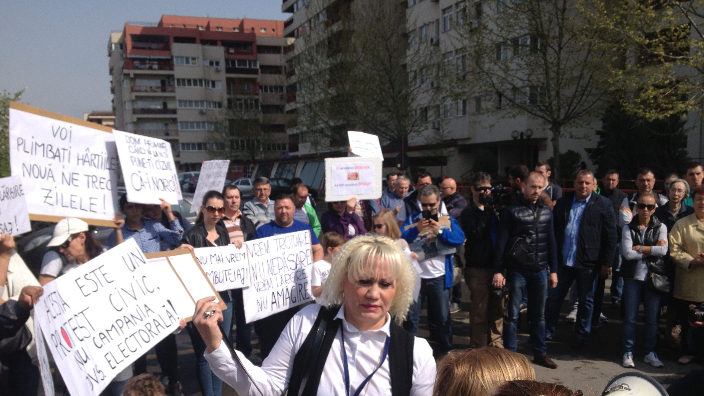 Protest al locuitorilor din zona Prelungirea Ghencea din București, aprilie 2016.