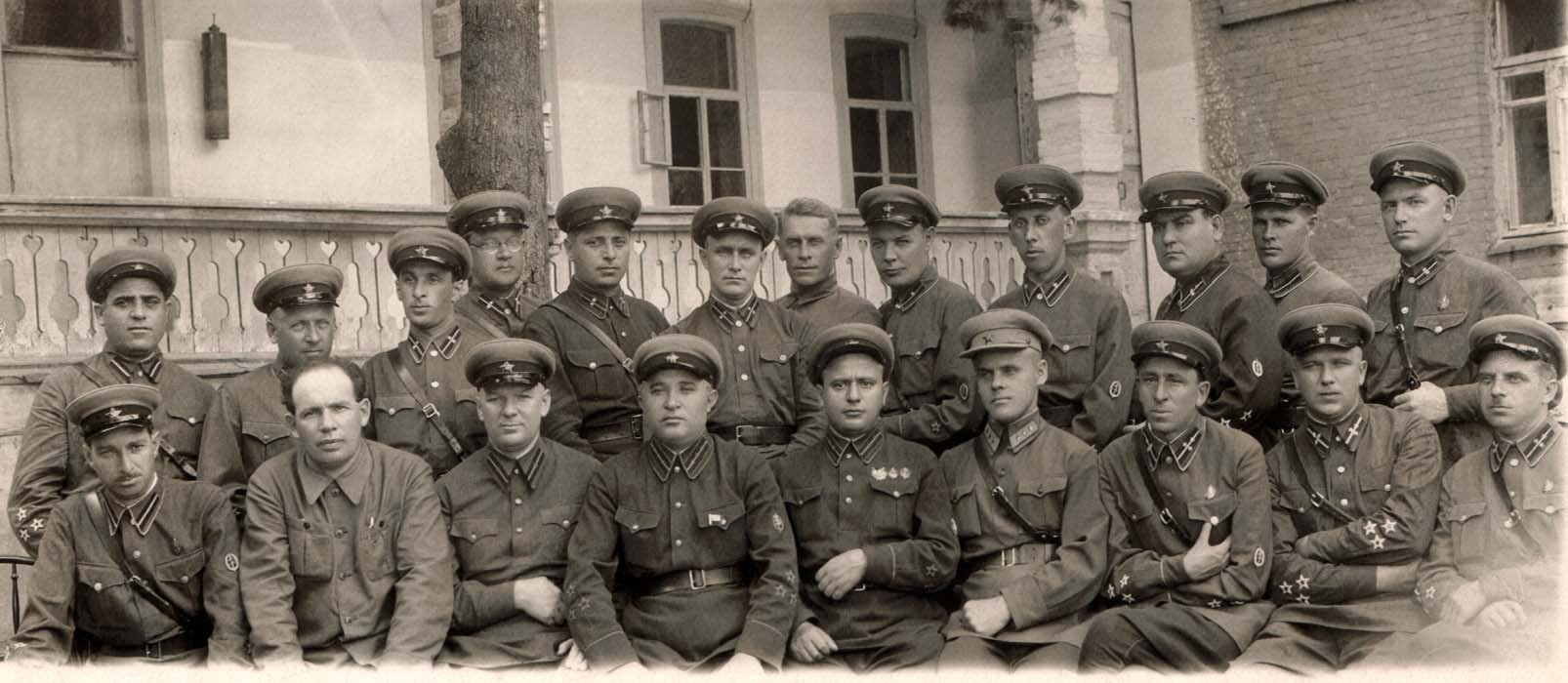   O nouă promoţie de ofiţeri NKVD (1939-1940). Credit: www.reddit.com