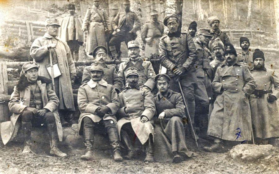   Ofiţeri rom&acirc;ni şi ruşi pe front. Credit: http://www.marelerazboi.ro/