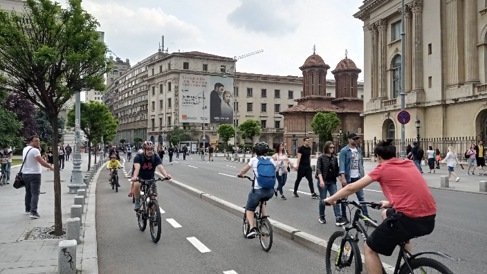 &Icirc;n  timpul acțiunii &bdquo;Străzi deschise&rdquo; din centrul Bucureștiului, circulația  vehiculelor a fost interzisă. &Icirc;n imagine, Calea Victoriei, 30 mai 2021.  Arhivă