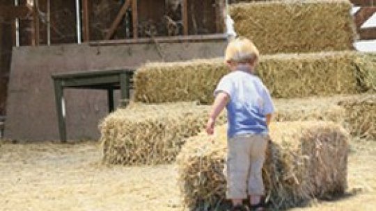 Ascultă Colţul Copiilor - La fermă şi la stână