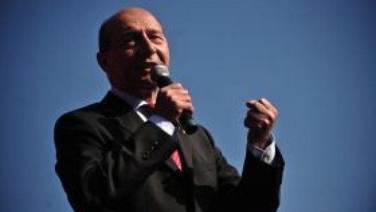 Traian Băsescu ameninţă cu trimiterea în judecată