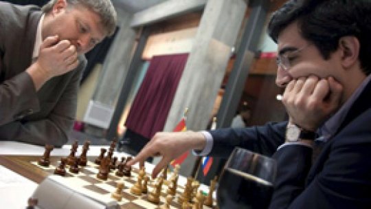Carlsen remizează cu Kramnik la turneul de şah de la Bilbao