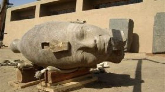 Statuia bunicului lui Tutankhamon