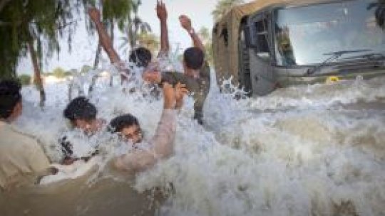 20 de milioane de oameni afectaţi de inundaţiile din Pakistan