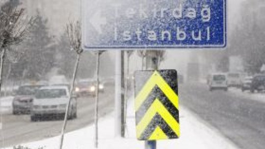 Şosele blocate şi şcoli închise în Turcia
