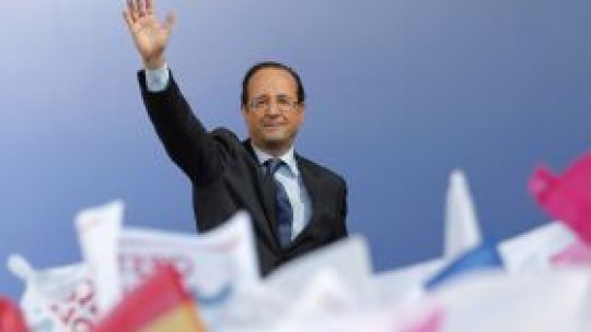 François Hollande "favorit în cursa prezidenţială franceză"