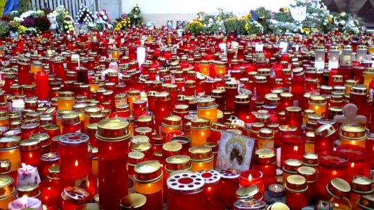 Marşuri ale tăcerii, flori şi lumânări, în toată ţara în memoria victimelor