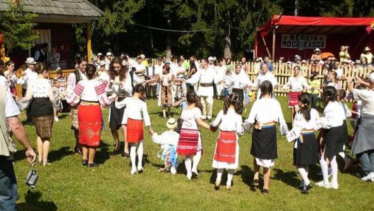 Românii din Covasna-Voineşti sărbătoresc Nedeia mocănească