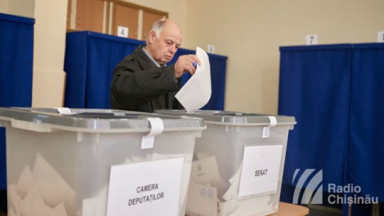 Peste 12 mii de cetățeni români au votat în R. Moldova, până la ora 13.00