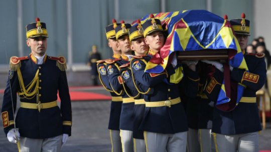 Cortegiul funerar al Regelui Mihai a ajuns în București