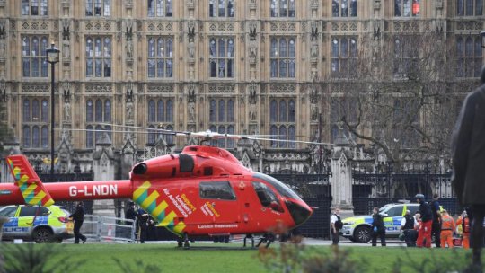 Persoana care a atacat un poliţist în Parlamentul britanic a fost împuşcată