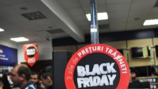În România a început marea zi a reducerilor: "Black Friday"