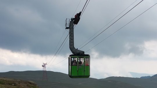 Telecabina care urcă la Bâlea Lac, oprită din cauza vântului