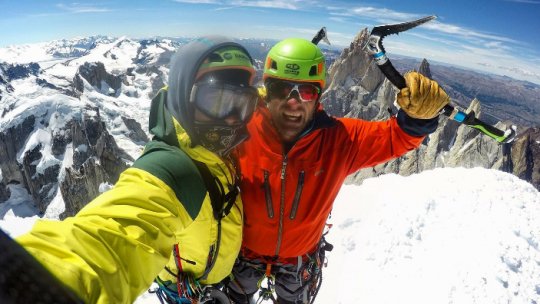 Premieră românească în alpinism: Doi alpiniști cuceresc vârful Cerro Torre