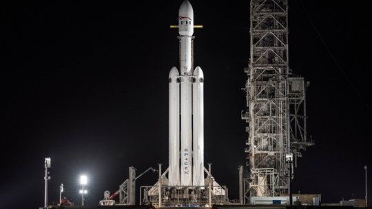 Racheta Falcon Heavy a fost lansată cu succes în zborul de test