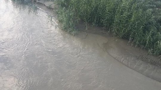  Valea Jiului- curţi şi subsoluri inundate, DN 66A blocat  