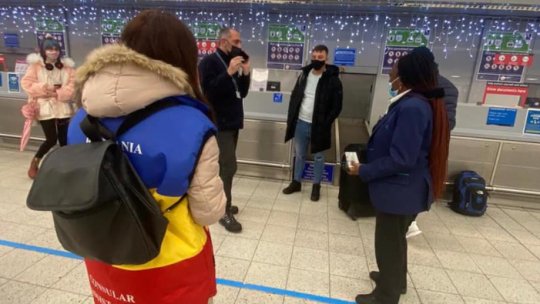 Cetăţeni români afectaţi de restricţii, repatriaţi din M. Britanie
