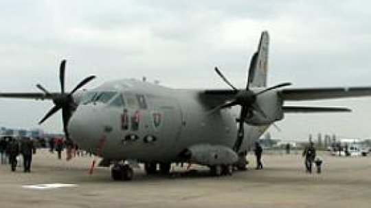 Un avion militar va aduce în țară opt cetățeni români din Italia