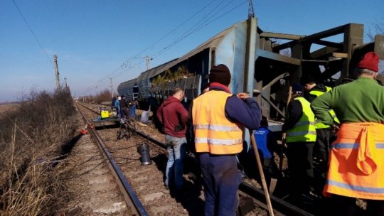 Mai multe trenuri anulate în urma deraierii unui marfar între Caracal şi Craiova