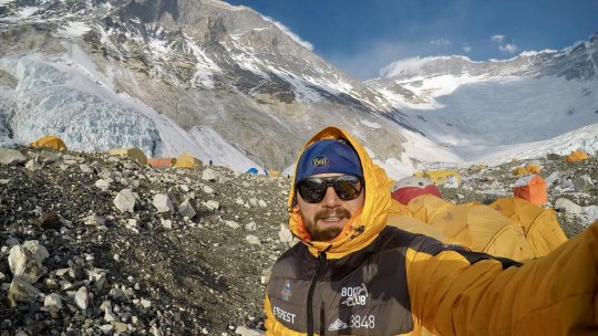Alpinistul din Petroșani, Adrian Ahriţculesei, a cucerit vârful Everest