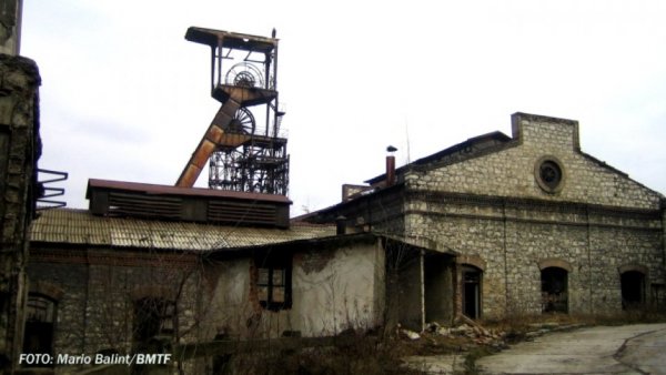 Bunurile fostei exploatări miniere Sărmăşag, vândute sau distruse de hoţii de fier vechi