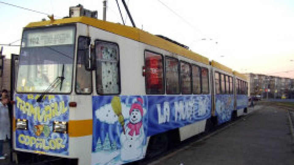 Moş Nicolae a venit la Ploieşti cu tramvaiul