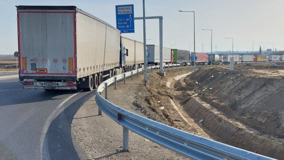 Timp de așteptare mare pentru camioanele care ies prin PTF Giurgiu-Ruse