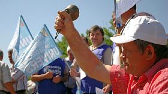 Reluarea negocierilor dintre sindicate şi guvern