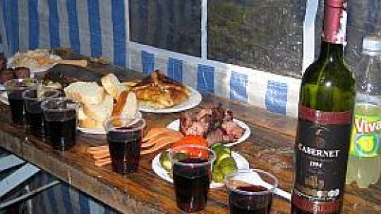 Vin, cârnaţi, covrigi