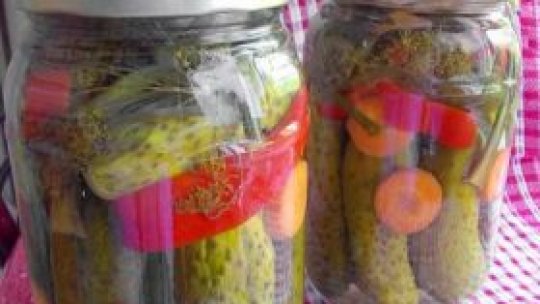 Bucătăria Înmiresmată - Borcanul fermecat cu castraveţi muraţi
