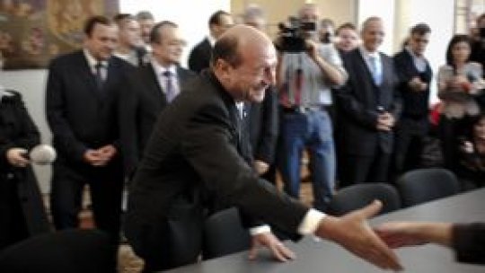 Traian Băsescu şi-a depus oficial candidatura la preşedinţie