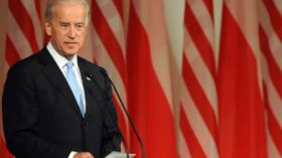 Biden vine să liniştească Estul