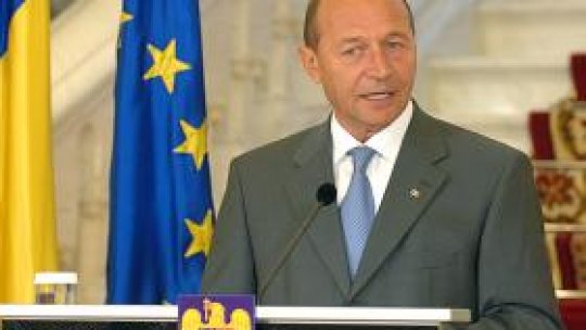 Traian Băsescu şi-a anunţat candidatura la preşedinţie