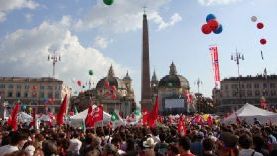 Silvio Berlusconi i-a scos pe ziarişti în stradă