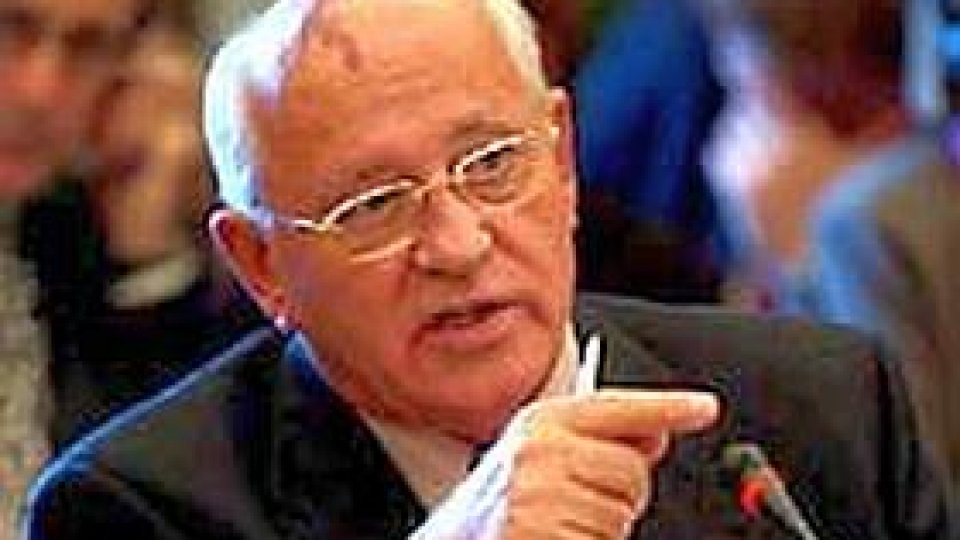 Mihail Gorbaciov cere marilor puteri să-şi reducă arsenalele nucleare